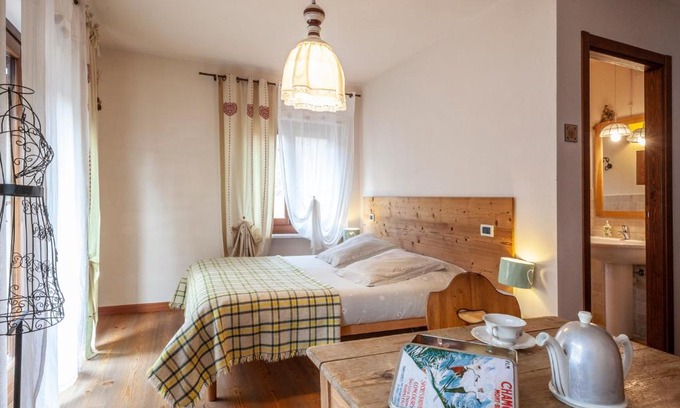 Le Champ Bed & Breakfast | Cozy Maison Le Champ B&B: Pet & Child Friendly Retreat