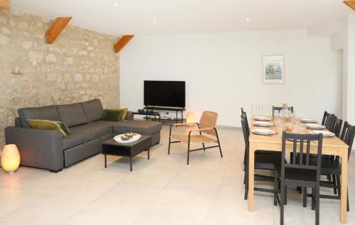 Senlis House | Discover Maison Le Clos des Cerfs: Family & Pet Friendly Stay