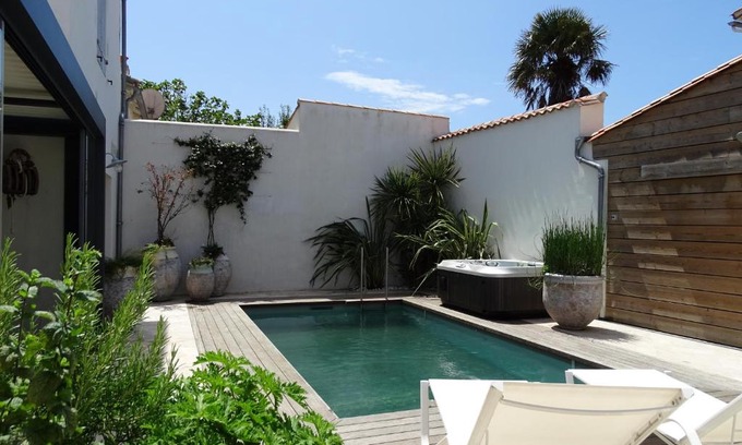 Saint-Martin-de-Re House | Indulge at Maison Le Clos Neraud: Pool & Spa Oasis
