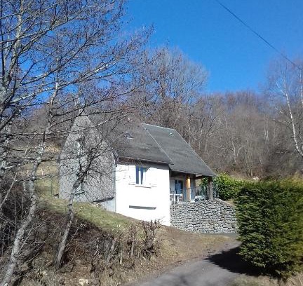 Murat-le-Quaire House | Relaxing Stay at Maison Le Pré Grand - Family-Friendly Retreat