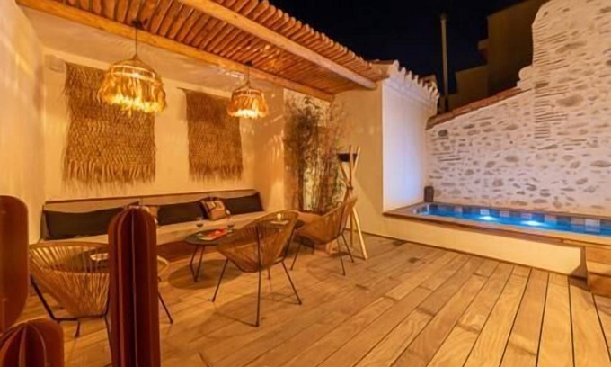 Argeles-sur-Mer House | Elegant Maison Le S: Top-Rated Stay with Pool & Dining