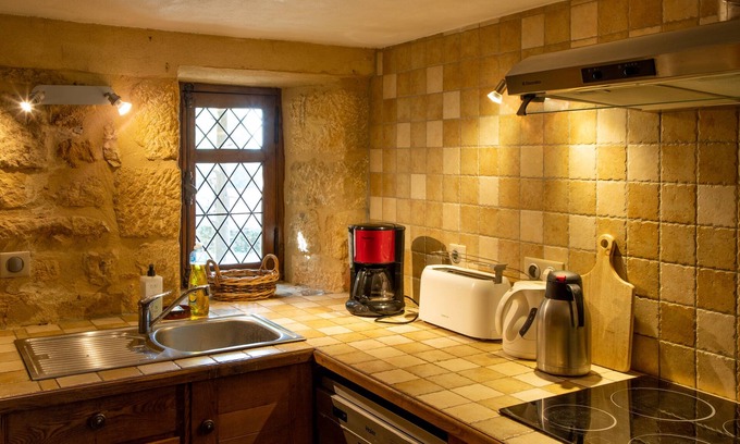 Beynac-et-Cazenac House | Discover Maison Linol: Family-Friendly Getaway with Pool & Spa