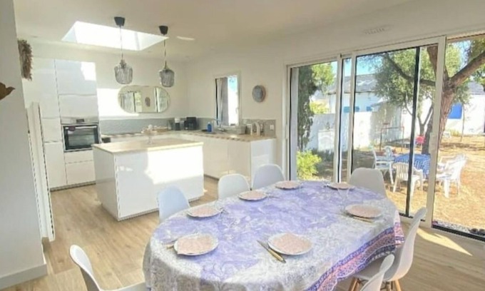 Batz-sur-Mer House | Cozy Retreat at Plage Centrale with Ocean View & Pool