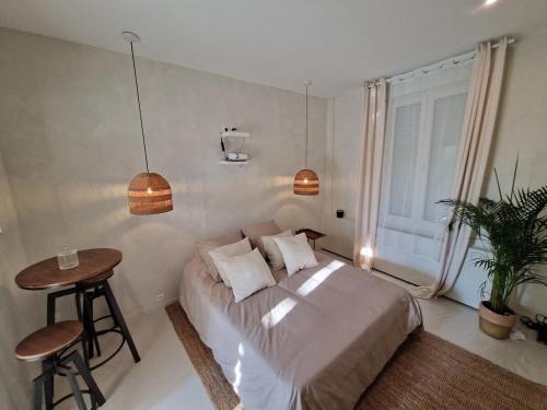 Anzin Bed & Breakfast | Indulge at Maison Marceau Suite with Private Hot Tub