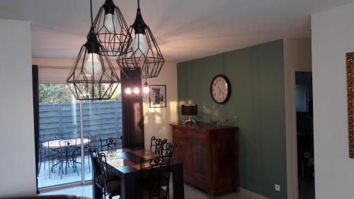 Saint-Maurice-sur-Fessard House | Pet-Friendly Maison Meublée de la Varenne - Guest Rated 9/10