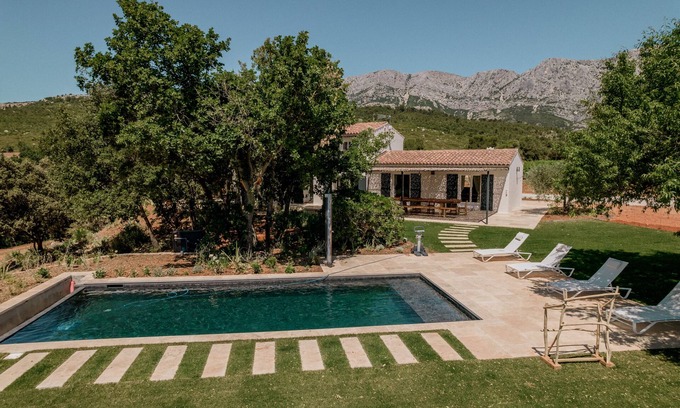 Puyloubier House | Elegant Villa Maison MIP with Heated Pool & Vineyard Views