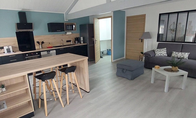 Salles sur Mer House | Tranquil Maison Neuve: Pool, Spa & 6 Min to the Beach