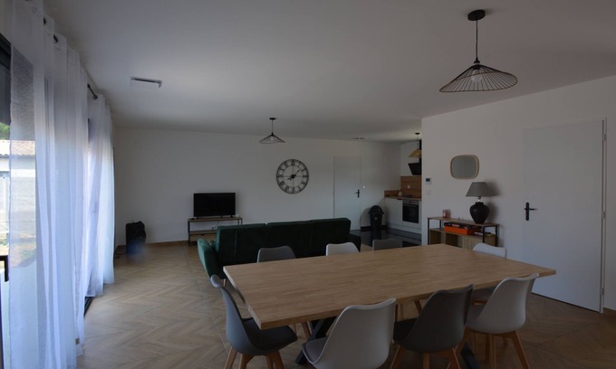 Ruoms Villa | Maison Noé (New Villa) Spacious near the center Fully air-conditioned