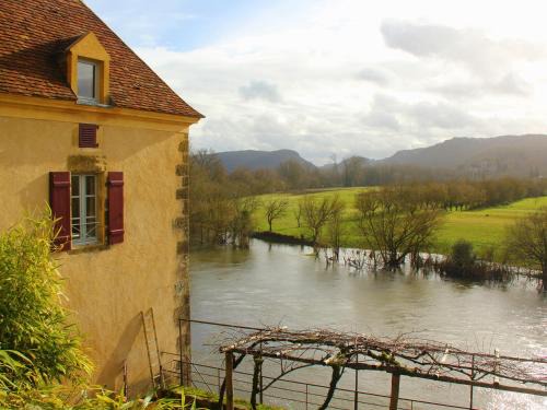 Castelnaud-la-Chapelle House | Discover Maison O'Galop: Family & Pet Friendly Retreat