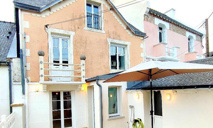 Sene House | Discover Maison Pécheur: Family-Friendly Retreat in Séné