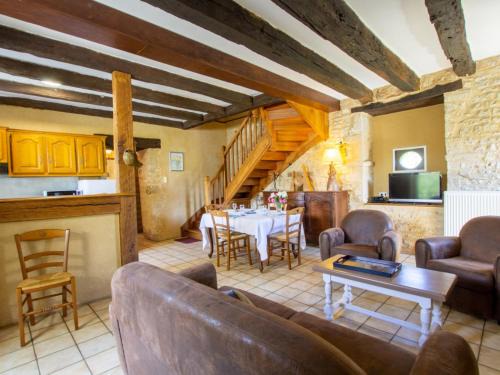 Saint-Aubin-de-Nabirat House | Family-Friendly Maison Périgourdine with Garden & WiFi