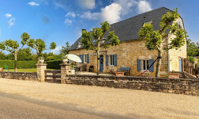 Paulin House | Charming Maison Périgourdine with Pool & Family-Friendly Perks