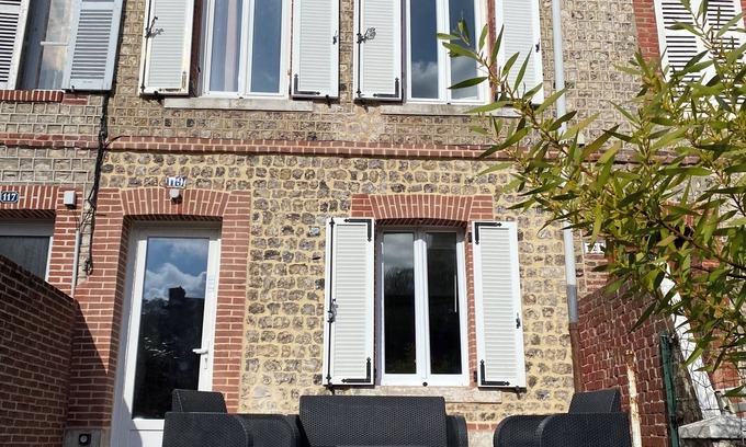 Yport House | Cozy Maison Pêcheur: Just 3 Minutes from the Beach