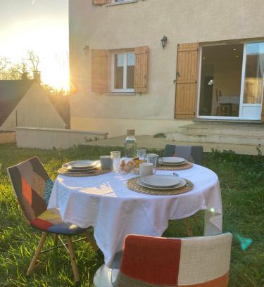 Cregy-les-Meaux Villa | Family-Friendly Maison Paisible: 10/10 Near Disneyland!