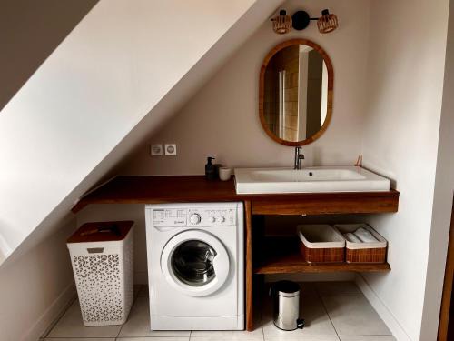 Vendœuvres House | Peaceful Maison: Family and Pet-Friendly Retreat