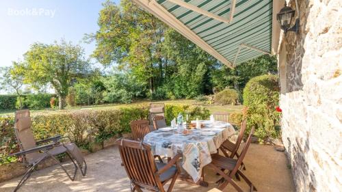 Tredion House | Peaceful Retreat with Pet-Friendly Amenities and 10/10 Rating