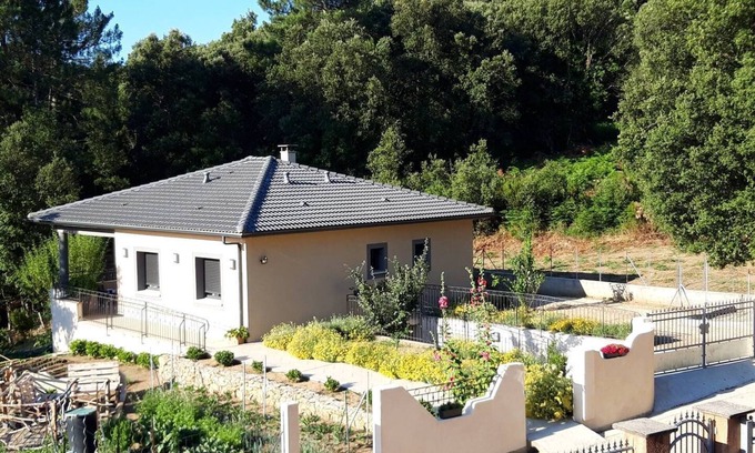 Levie House | Experience Oceanfront Bliss at Maison Entre les Montagnes