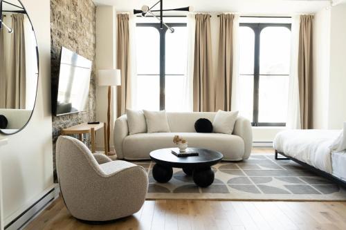 Old Montreal Apartment | Elegant Maison Place Jacques-Cartier: Pet-Friendly Retreat