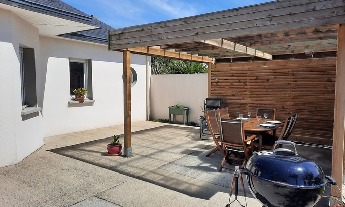 Ploudalmezeau House | Idyllic Maison near Port & Beaches with Family-Friendly Amenities