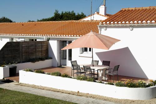 Commequiers House | Cozy Vendeenne Cottage for Relaxing Family Getaways