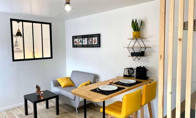 Pierres Apartment | Pet-Friendly Retreat near Château de Maintenon with High Ratings