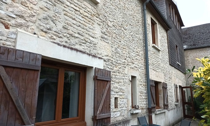 Cormelles-le-Royal House | Cozy Maison Near the Sea and Countryside Retreat