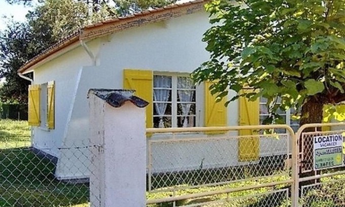 Saint-Trojan-les-Bains House | Cozy Beachside Retreat with Parking and Garden Access