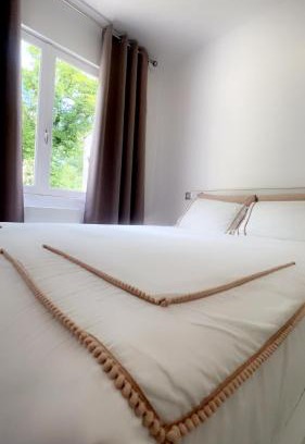 La Barantonnerie House | Charming Maison Prairie en Fleurs: Family & Pet Friendly Stay