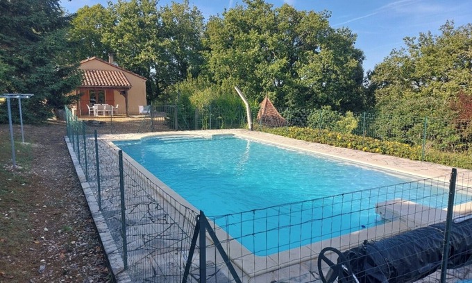 Campagnac-les-Quercy House | Serene Maison Privée au Calme: Pet Friendly with Pool