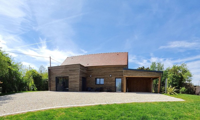 Luzille House | Relaxing Spa Retreat with Private Hot Tub and Kitchen