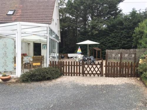 Anneville-en-Saire House | Cozy Maison Near Barfleur with Family and Pet Amenities