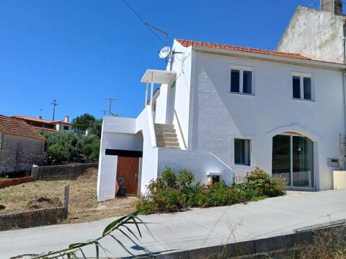 Batalha House | Cozy Maison Near Fatima: Family and Pet-Friendly Stay