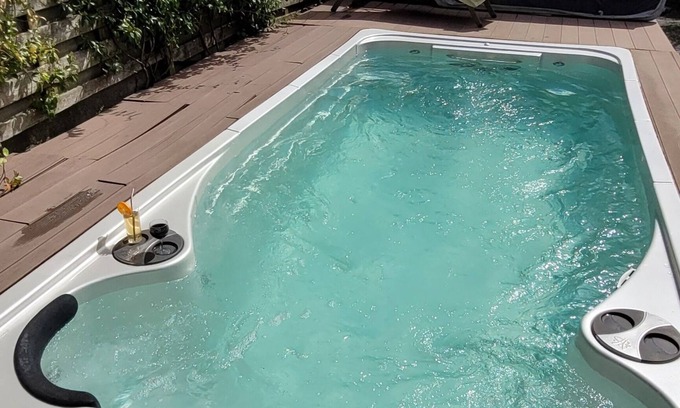 Villiers sur Orge House | Elegant Maison Proche de Paris with Pool & Spa Amenities