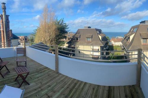 Benerville-sur-Mer House | Beachside Maison with Ocean Views and Family-Friendly Amenities