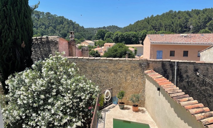 Meyrargues House | Enchanting Maison Provençale with Pool & Family Amenities