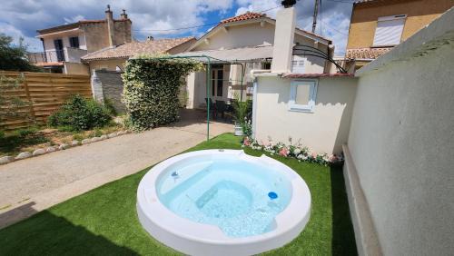 Sorgues Apartment | Discover Maison Provence: Family-Friendly Retreat Near Avignon
