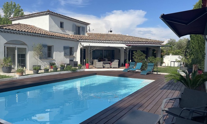 Vedene House | Tranquil Maison Near Avignon with Private Pool Access