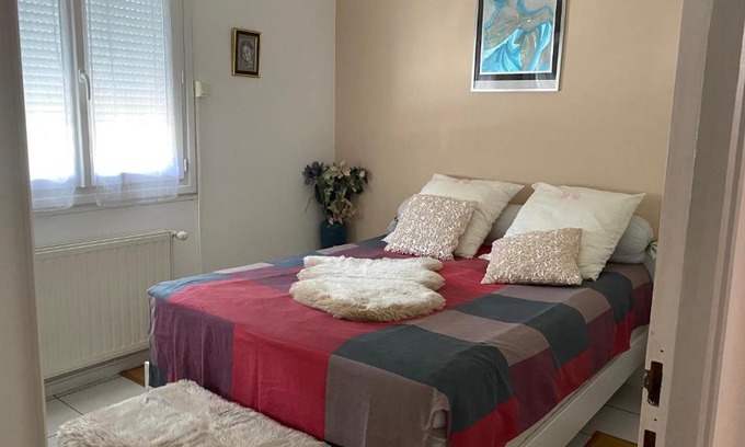 Chavanoz House | Inviting Maison Quiétude: Child-Friendly Retreat with High Ratings
