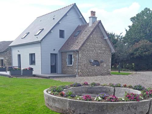 Sainte-Opportune House | Relaxing Retreat with Garden and Free Electric Charging