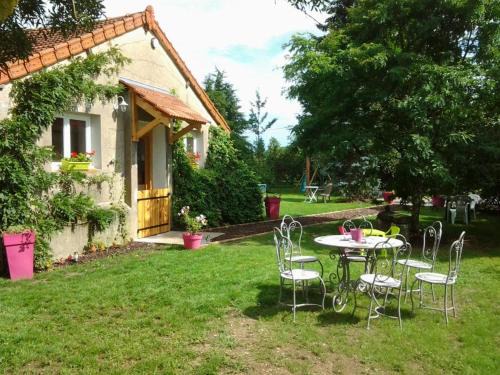 Avermes House | Charming Maison with Park, Pool & Kids' Activities Await