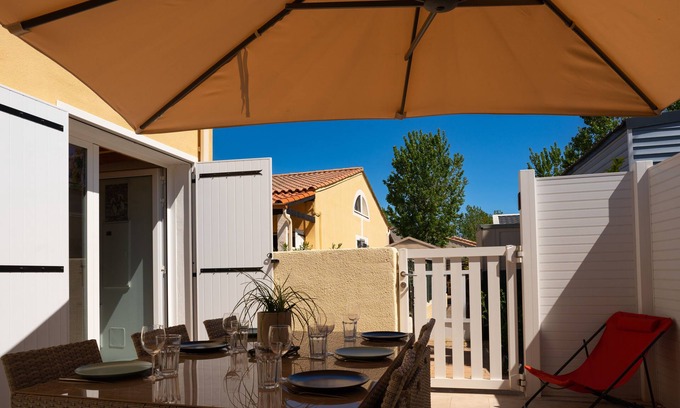 Vias House | Elegant Maison with Ocean View, Steps from the Beach