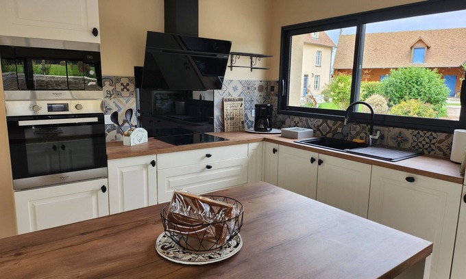 Le Molay-Littry House | Charming Maison Rénovée Near D-Day Beaches and Forest