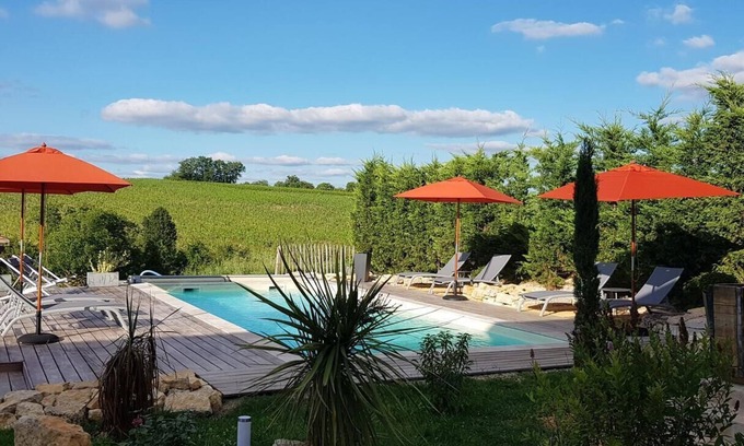 Floressas Bed & Breakfast | Experience Relaxation at Maison Reces with Private Pool