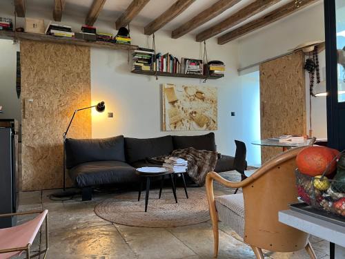 Annay-sur-Serein House | Waterfront Retreat: Artisan’s Haven with Family-Friendly Amenities