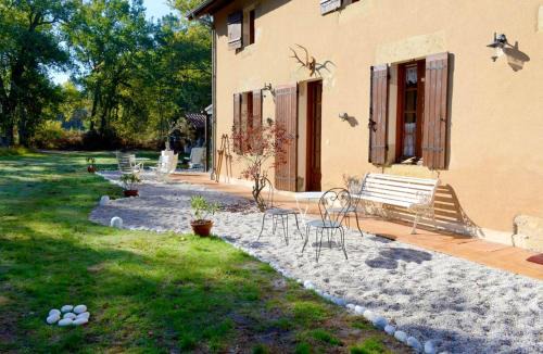 Callen House | Inviting House with Private Pool Near the Forest