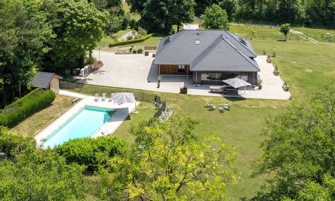 Saint-Benoit-sur-Seine House | Tranquil Maison for Unforgettable Family and Friends Gatherings