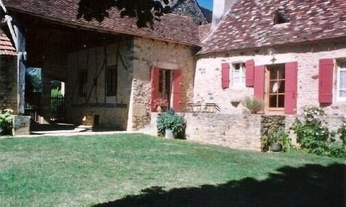 Saint-Avit-de-Vialard House | Pet-Friendly Maison Saint Avit de Vialard with Lake View