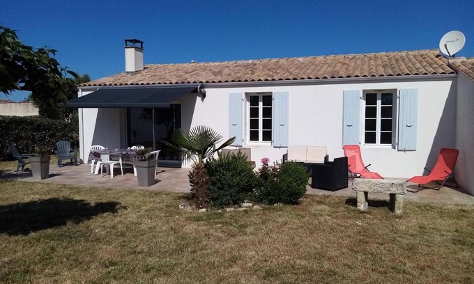 Saint-Denis-d'Oleron House | Inviting Maison Saint-Denis-d'Oléron for 8 Guests