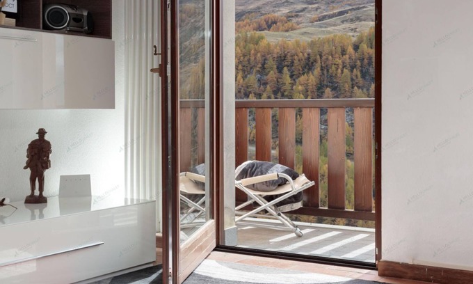 Cervinia Apartment | Maison Skis Aux Pieds: Ski-in/Ski-out with Balcony & More