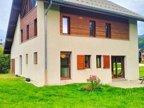 Correncon-en-Vercors House | Scenic Maison in Corrençon-en-Vercors with Mountain Views
